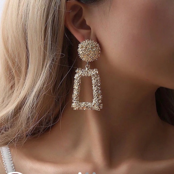 Zara Jewelry - Gorgeous Gold Statement Earrings